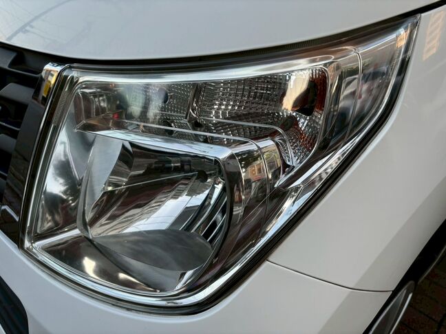 曇りのないヘッドライト